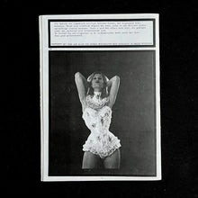 Load image into Gallery viewer, Bizarre Design - Rijgkorsetten Fetish catalog Blicero Books