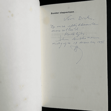 Load image into Gallery viewer, Johan Anthierens - Zonder vlagvertoon (Gesigneerd) Essays Eerste druk. Gesigneerd met opdracht