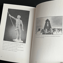 Load image into Gallery viewer, Johan Anthierens - Zonder vlagvertoon (Gesigneerd) Essays Eerste druk. Gesigneerd met opdracht