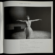 Load image into Gallery viewer, Tentoonstelling door de leraars fotografie Sint-Niklaas - Met eerdere versies van gedichten uit Diep in Amerika Photography catalog 1st and only edition of this extremely rare catalog / brochure