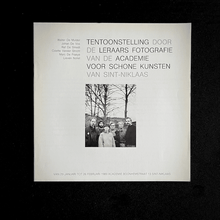 Load image into Gallery viewer, Tentoonstelling door de leraars fotografie Sint-Niklaas - Met eerdere versies van gedichten uit Diep in Amerika Photography catalog 1st and only edition of this extremely rare catalog / brochure
