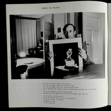 Load image into Gallery viewer, Tentoonstelling door de leraars fotografie Sint-Niklaas - Met eerdere versies van gedichten uit Diep in Amerika Photography catalog 1st and only edition of this extremely rare catalog / brochure