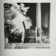Load image into Gallery viewer, Tentoonstelling door de leraars fotografie Sint-Niklaas - Met eerdere versies van gedichten uit Diep in Amerika Photography catalog 1st and only edition of this extremely rare catalog / brochure