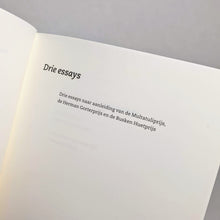 Load image into Gallery viewer, Drie essays Book Beperkte oplage.