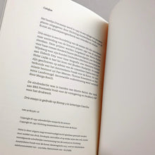 Load image into Gallery viewer, Drie essays Book Beperkte oplage.