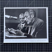 Load image into Gallery viewer, William Burroughs and Allen Ginsberg - 1976 Press photograph Blicero Books