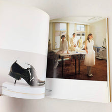 Load image into Gallery viewer, Het ModeMuseum | The Fashion Museum - Backstage Book Blicero Books
