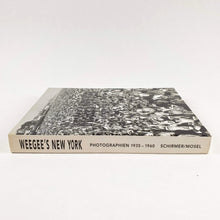 Load image into Gallery viewer, Weegee&#39;s New York - Photographien 1935-1960 Book Blicero Books
